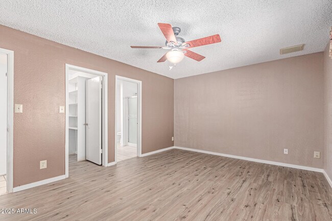 Building Photo - 5528 W Calavar Rd