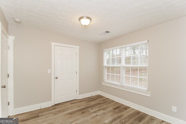 Building Photo - 817 Yonah Dr