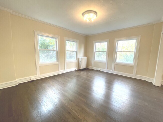 Interior Photo - 3807 N Prospect