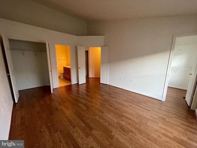 Building Photo - 4080 Fountainside Ln