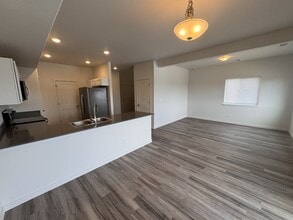 Building Photo - 1631 Elsie Jean Trl