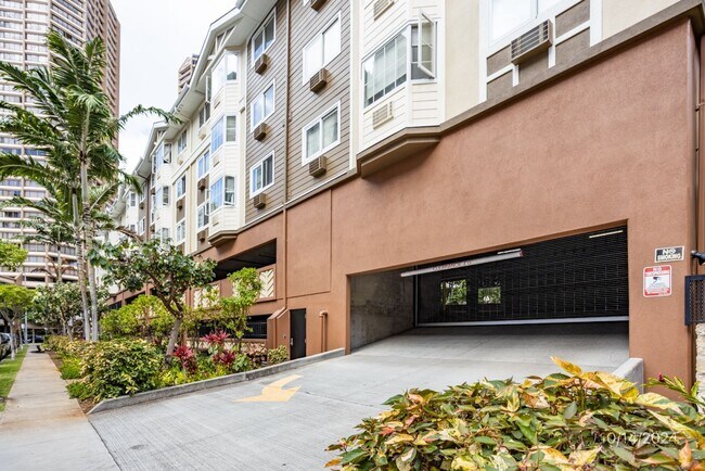 Building Photo - Available April 5th!  2 bedroom, 2 bath, 1-parking condo unit at The Cove Waikiki