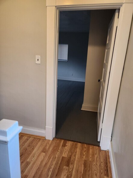 Building Photo - 522 Center St