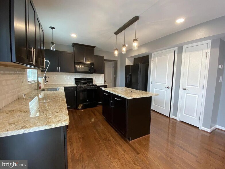 Building Photo - 12203 Salt Cedar Ln