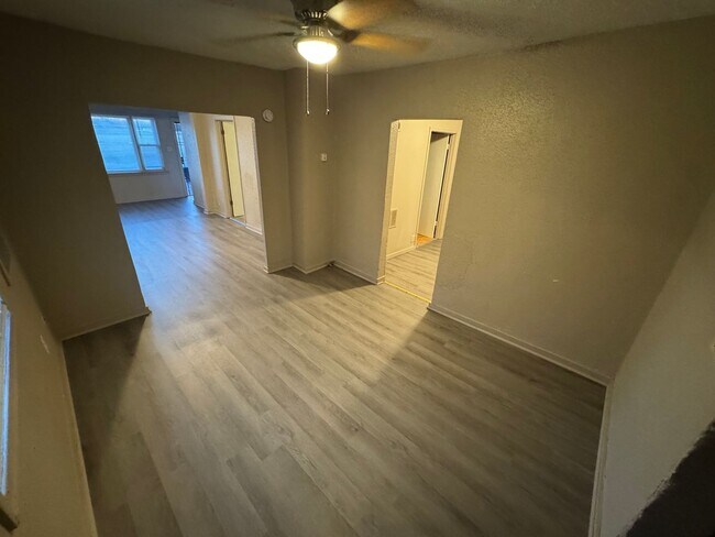 Building Photo - House 2BR/2BA