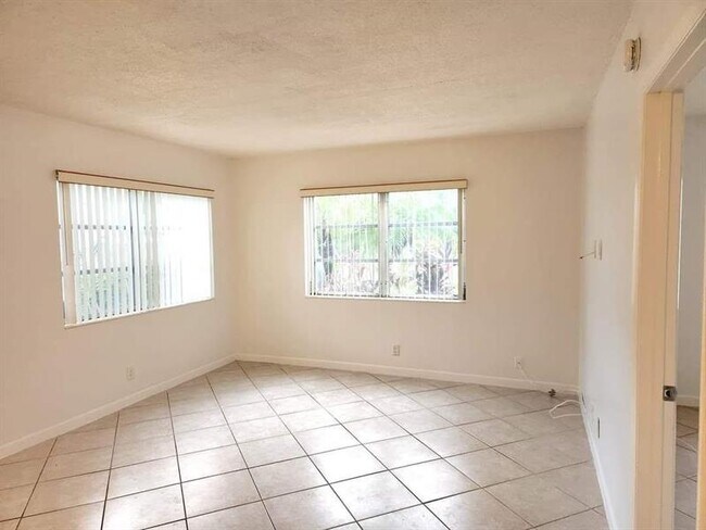 Building Photo - 669 W Oakland Park Blvd