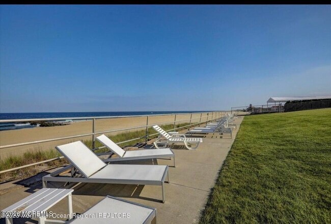 Building Photo - 1 Roseld Ave