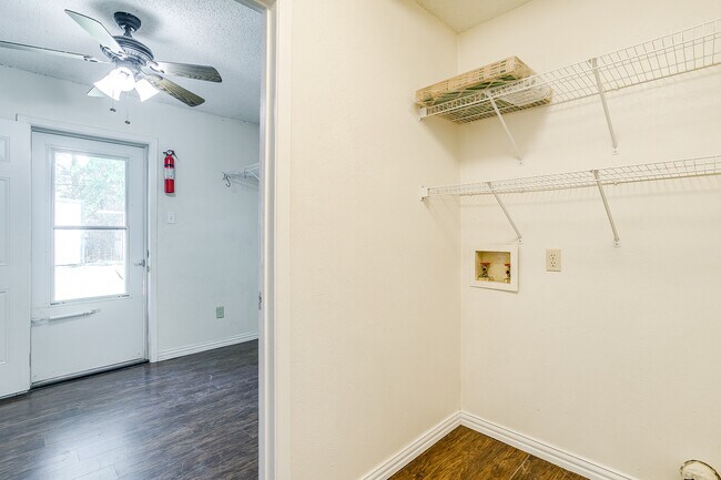 Building Photo - 1104 Sproles Dr