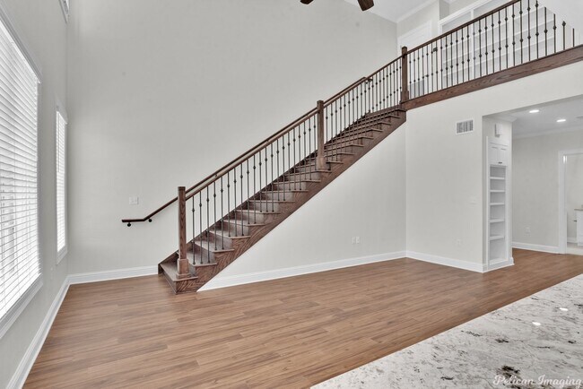 Building Photo - Luxury, Convenience & Fun All in One! Noth...