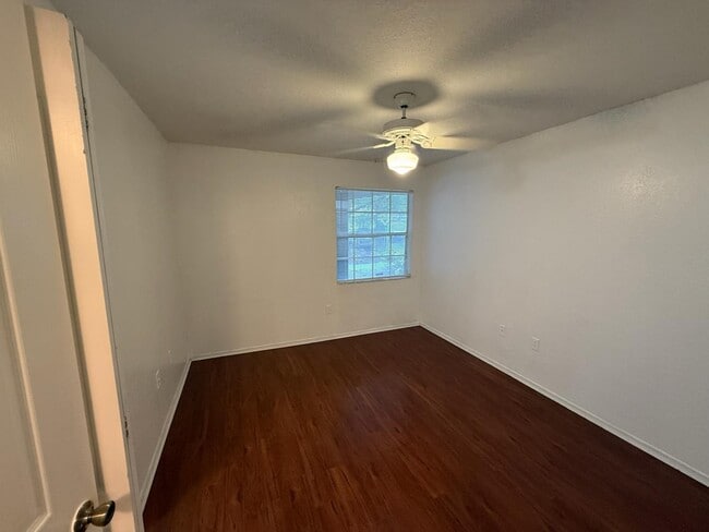 Building Photo - 13941 Fairway Island Dr