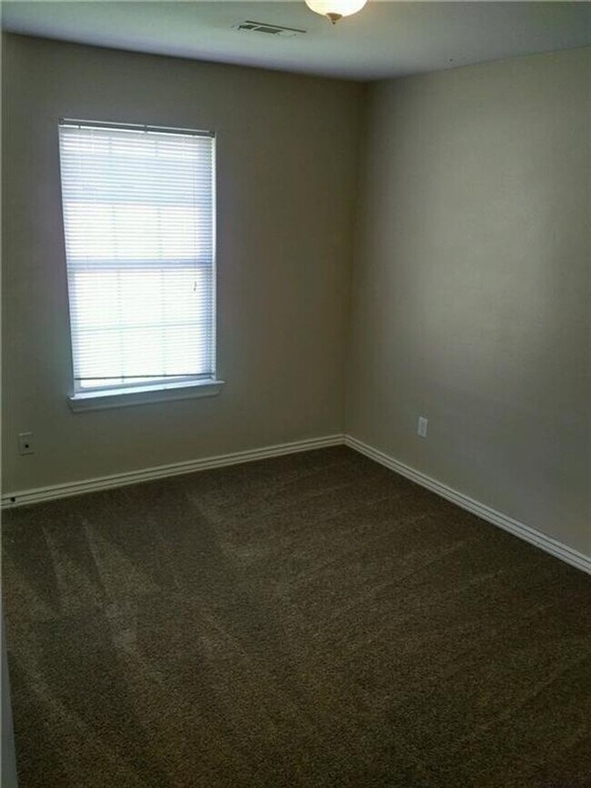 Building Photo - 251-251 Graystone Cir
