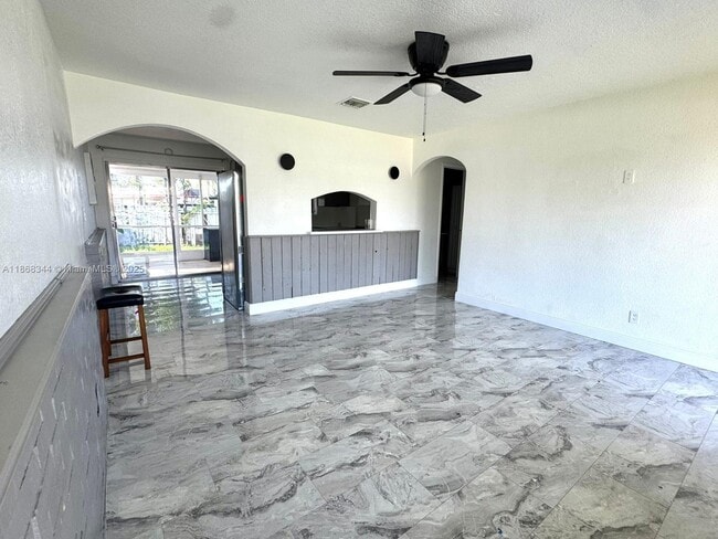 Building Photo - 4119 SW 49th St