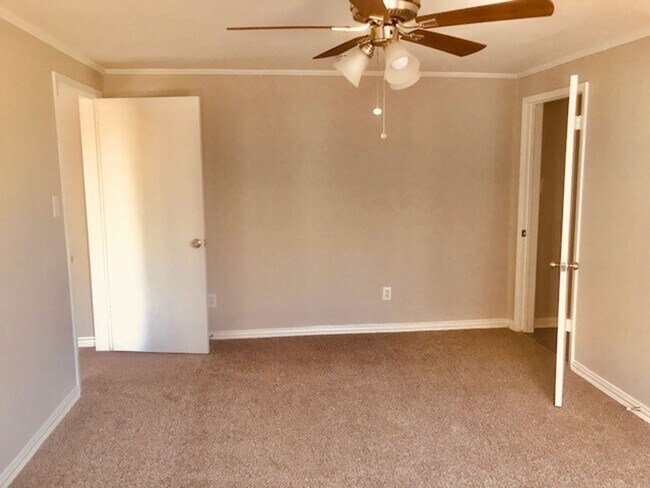 Building Photo - RECENTLY REMODELED 4 BEDROOM 2 BATH HOME I...