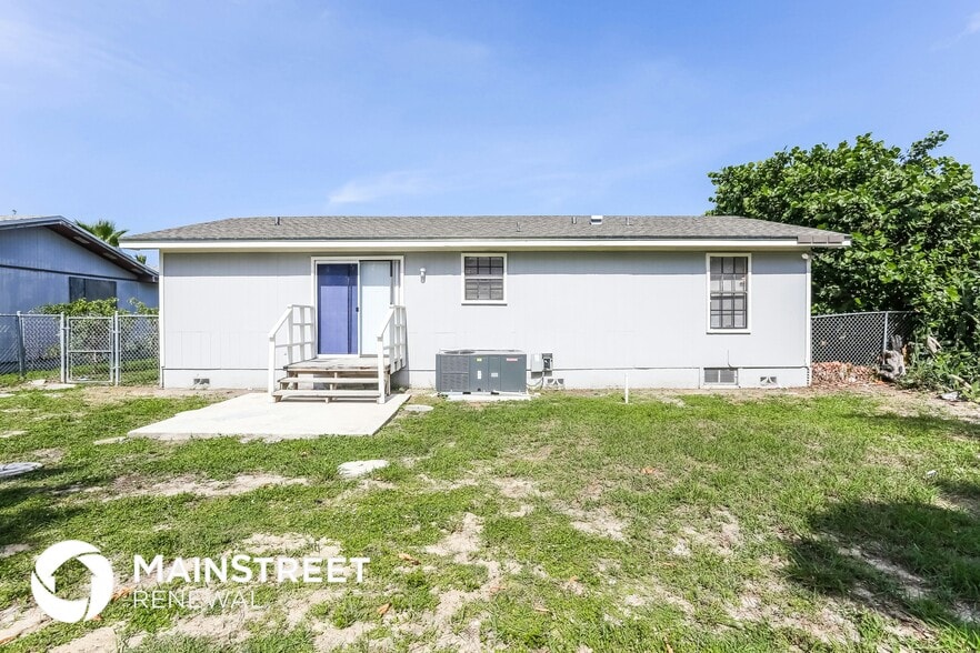 Building Photo - 7303 Thatcher Ave