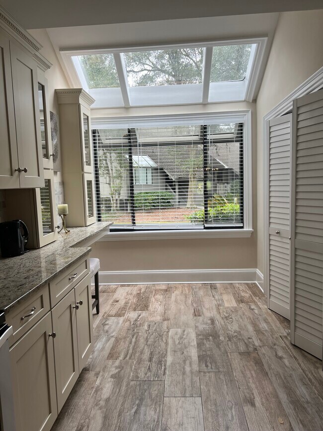 Building Photo - 60 Carnoustie Rd