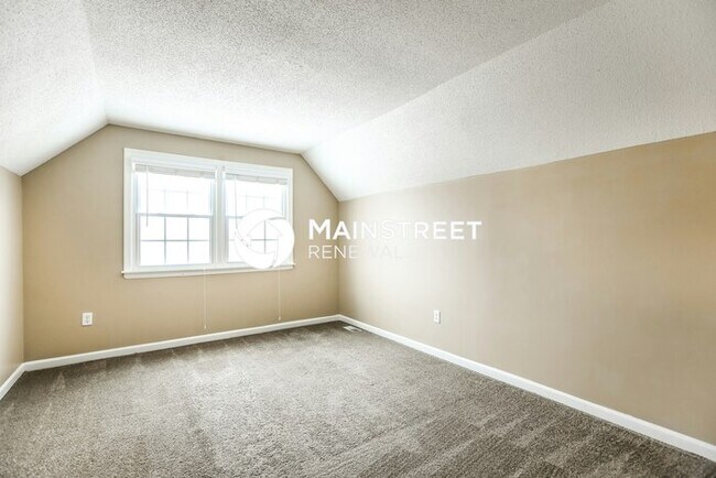 Building Photo - 4 Bedroom Pet-Friendly Home in Shawnee, KS...