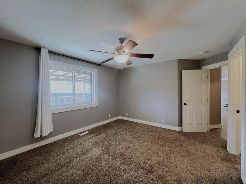 Building Photo - 2541 E Clarene Ct