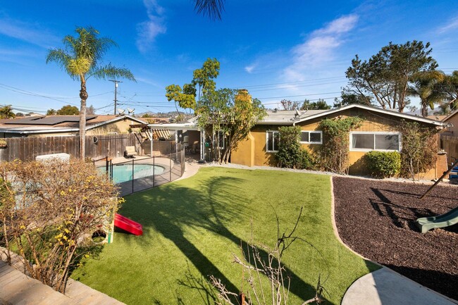 Building Photo - Beautiful, remodeled house with a pool & o...