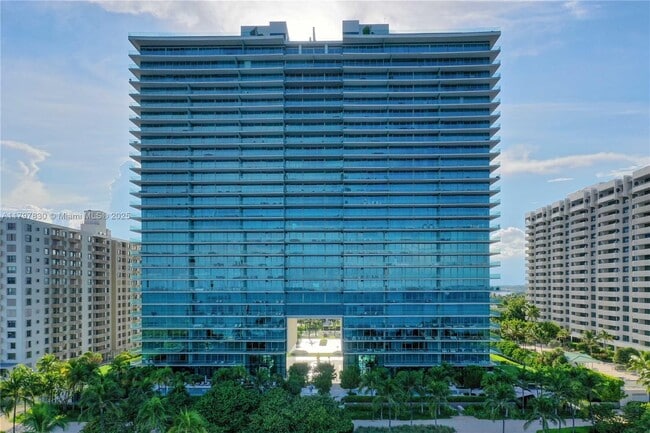 Building Photo - 10201 Collins Ave