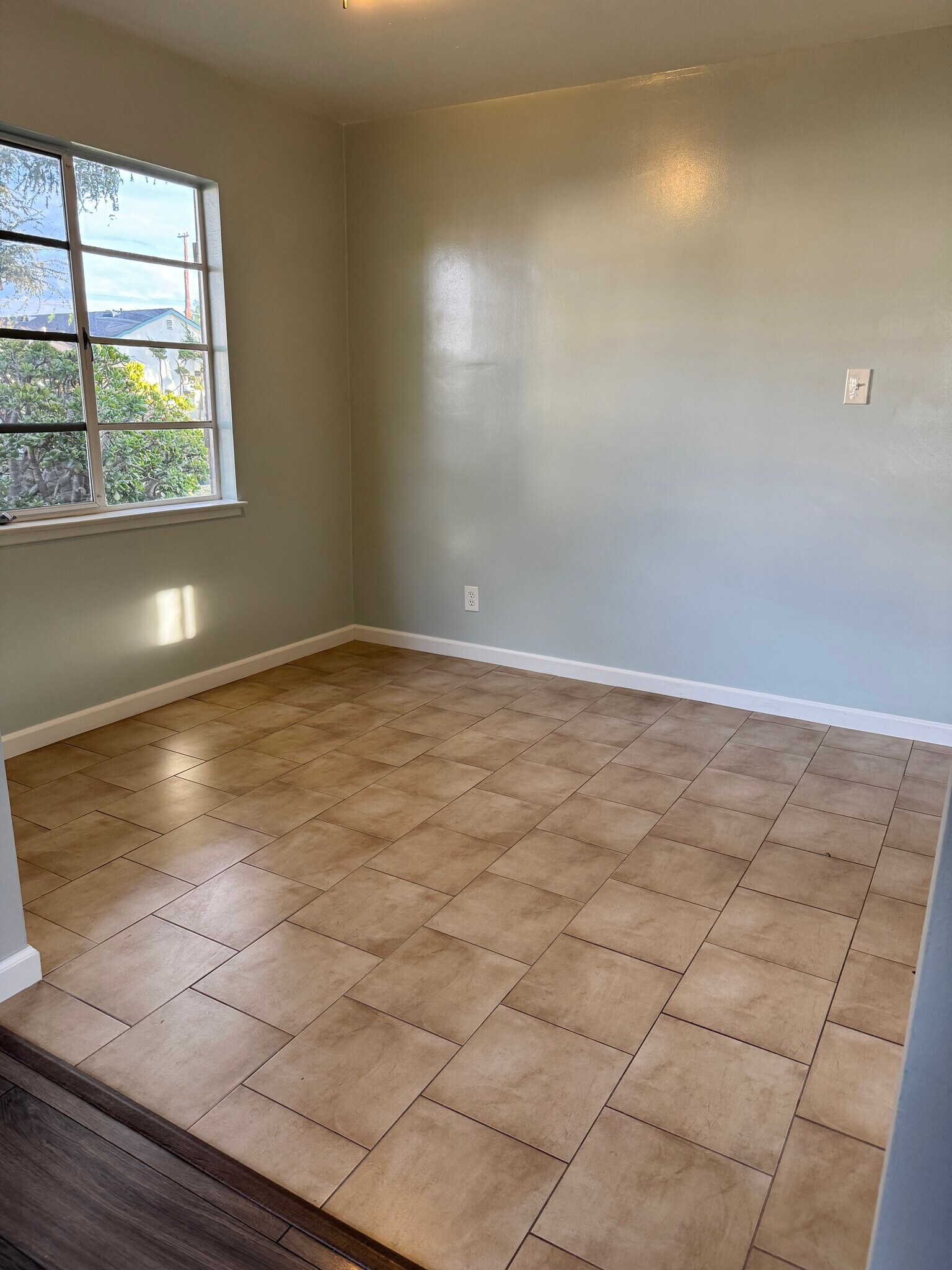 Dining Room - 307 S Basque Ave