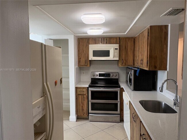 Building Photo - 1040 NW 80th Ave