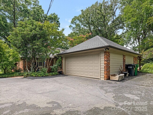 Building Photo - 3515 Foxcroft Rd