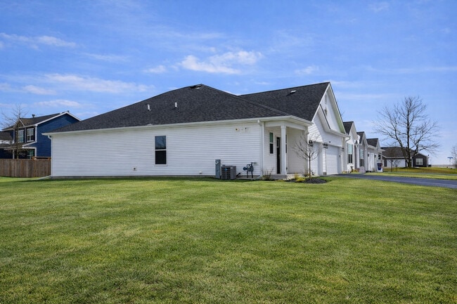 Building Photo - 344 E Stratford Ave