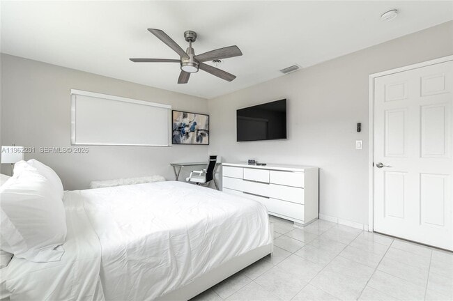 Building Photo - 21320 NE 25th Ct