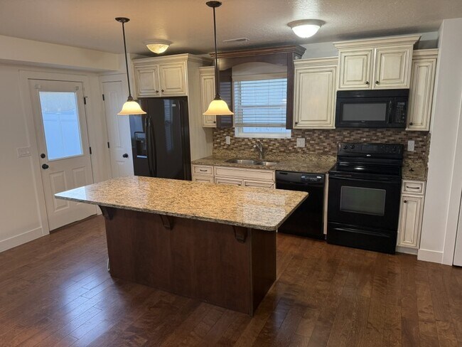 Building Photo - 1427 S Paddock Dr