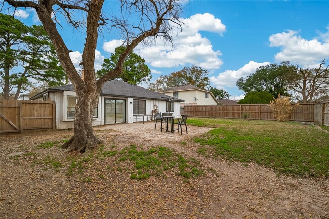 Building Photo - 614 Northaire Dr