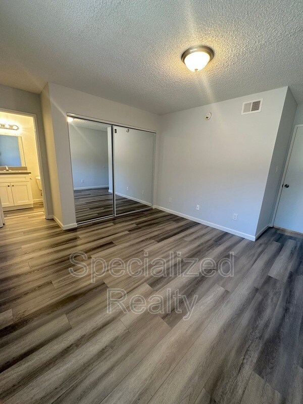 Building Photo - 13901 Sayre St