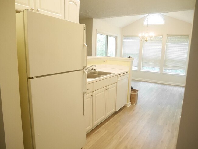 Building Photo - Spacious 2 Bedroom Condominium in Owings M...