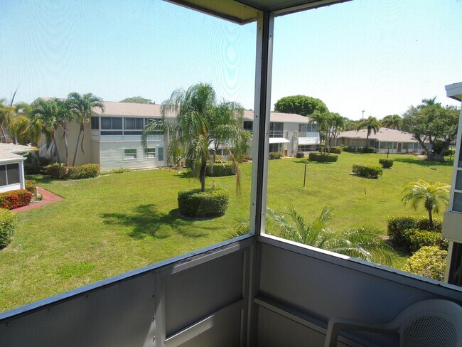 Building Photo - 309 Circle Dr S