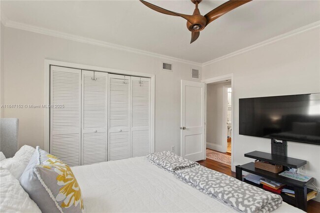Building Photo - 604 Alcazar Ave