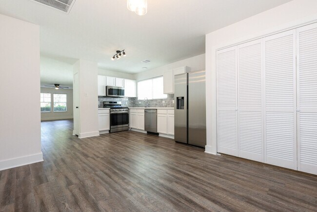Building Photo - 10225 Farrell Dr