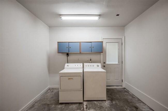 Building Photo - 3322 Elmridge St
