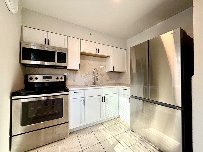 Building Photo - 5948 Nagel Ave
