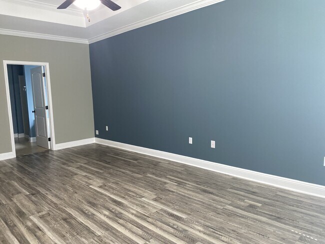 Building Photo - 5870 Pescara Dr