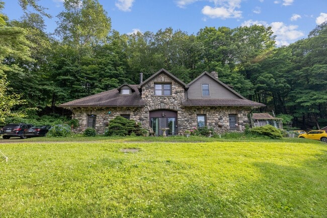 Building Photo - 49 Grandview Dr