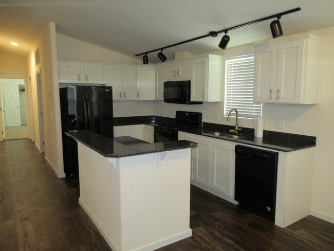 Building Photo - 14777 Palm Dr