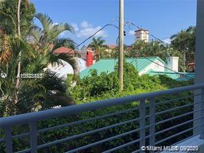 Building Photo - 302 NE 8th Ave