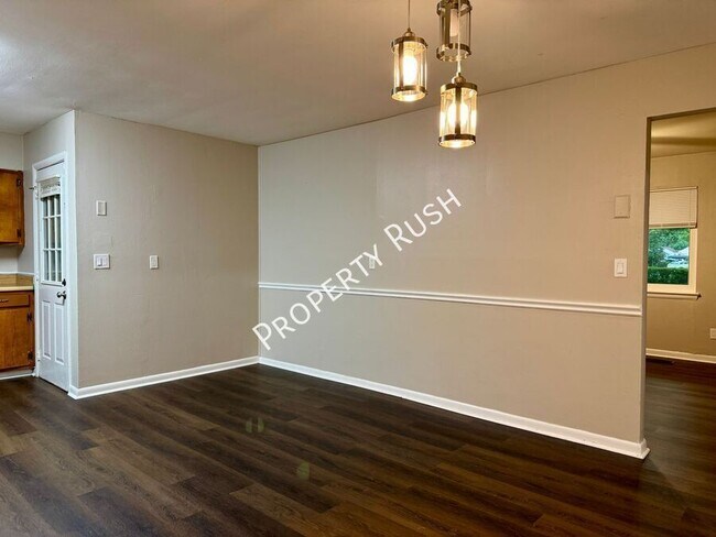 Building Photo - 801 N Parkdale Ave