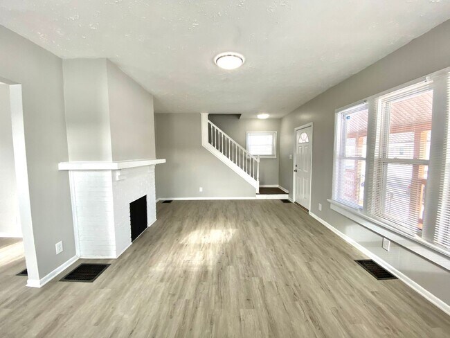 Building Photo - Newly Rehabbed Single Family in Dayton!: N...