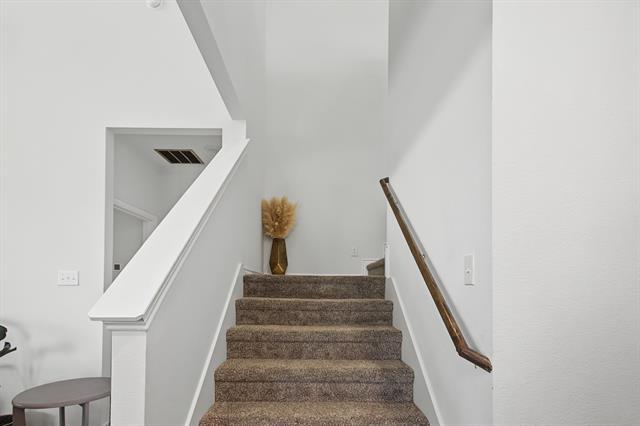 Building Photo - 401 Gallop Dr