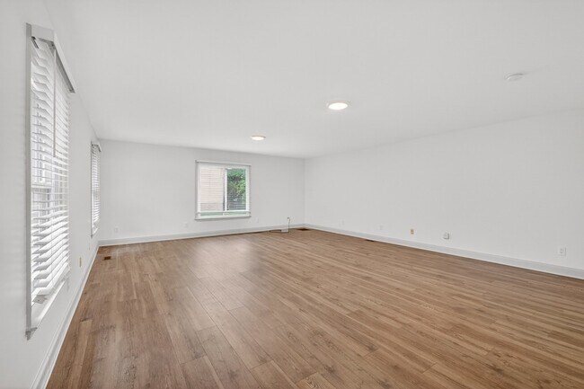 Building Photo - 1015 Brinkley Rd