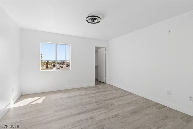Building Photo - 7885 W Flamingo Rd