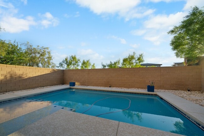 Building Photo - 713 Foreign Reef Wy