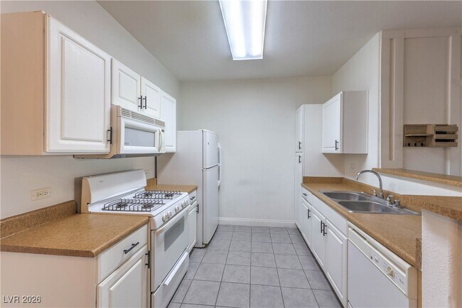 Building Photo - 8250 N Grand Canyon Dr