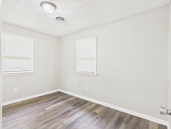 Building Photo - 838 S Jones St