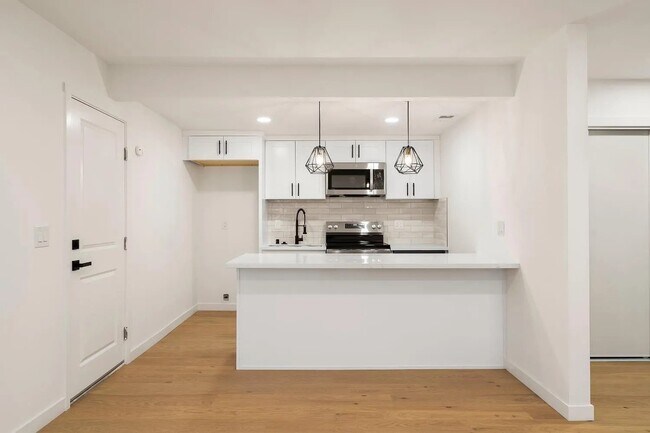 Building Photo - 5550 E Knoll Dr